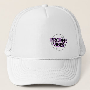 Proper Vibes Schwarz & Lila mit Vinyl Truckerkappe
