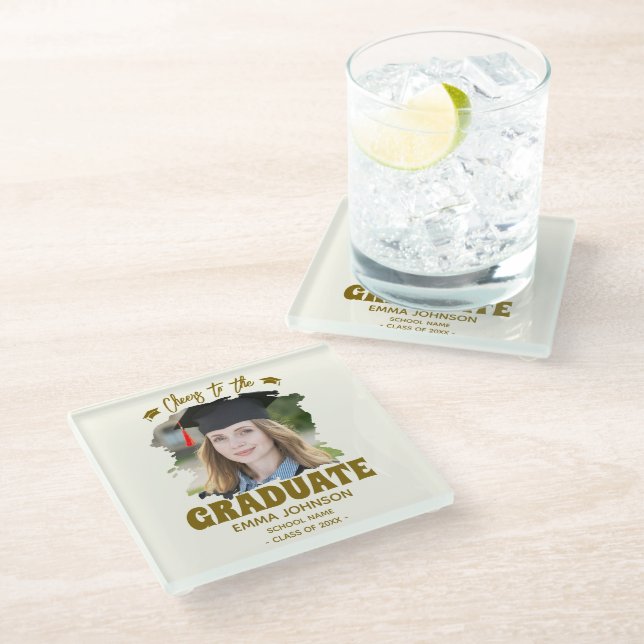 Prost auf den Absolventen Benutzerdefiniertes Foto Glasuntersetzer (Schrägansicht)