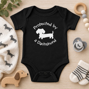 Protected by a Dachshund - Baby Wiener Dog Lover B Strampler