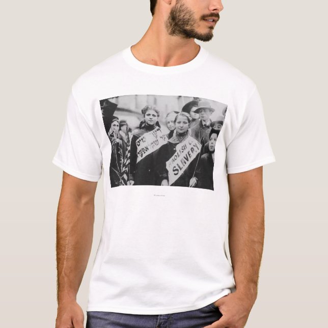 Protest gegen Kinderarbeit in der Arbeitsparade T-Shirt (Vorderseite)