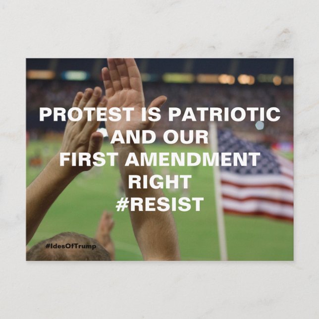 Protest ist die patriotische First Amendment-Resis Postkarte (Vorderseite)