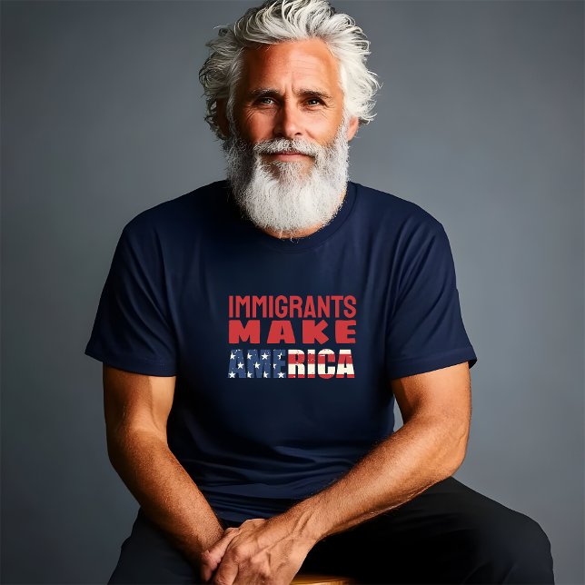 Protest-T - Shirt gegen Trump (This T-shirt boldly opposes Donald Trump's immigration policies. Immigrants make America. )