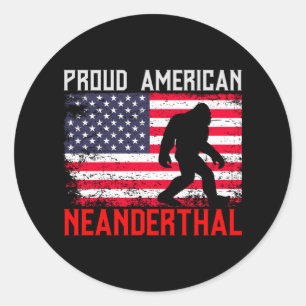 Proud American Neanderthal   USA Flag & Bigfoot Runder Aufkleber