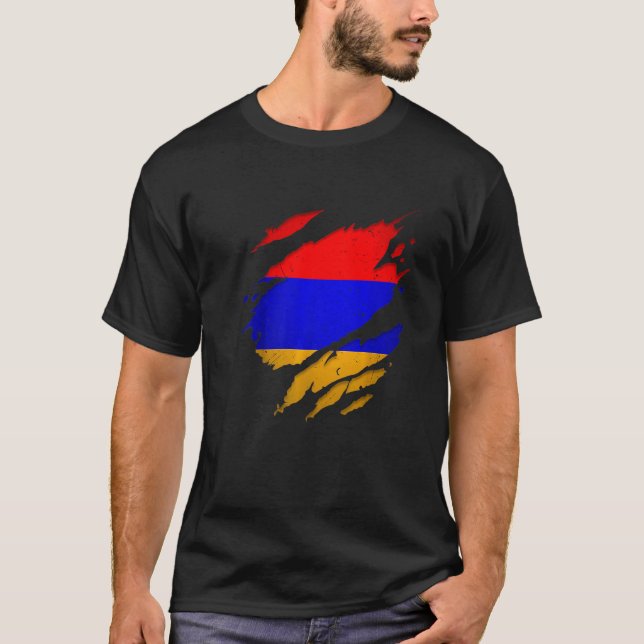 Proud Armenian  Torn Ripped Armenia Flag T-Shirt (Vorderseite)