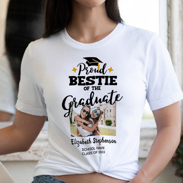 Proud Bestie der Graduate Foto School Name T-Shirt (Von Creator hochgeladen)
