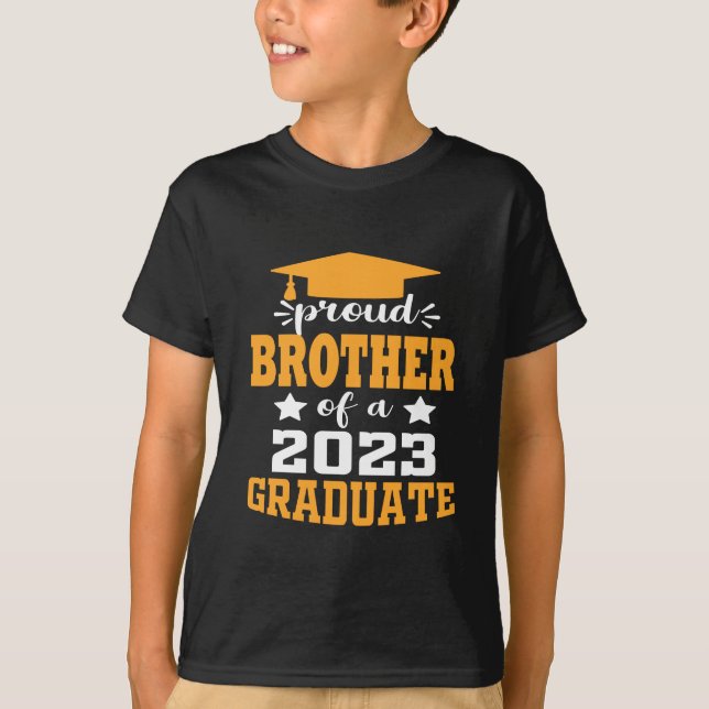 Proud BROTHER einer Klasse von 2023 Graduate Moder T-Shirt (Vorderseite)