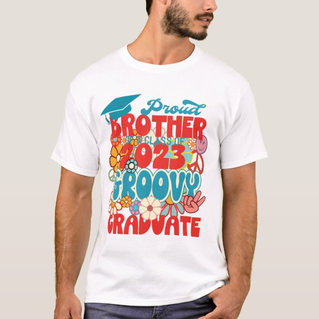 Proud BROTHER einer Klasse von 2023 Graduate Retro T-Shirt (Vorderseite)