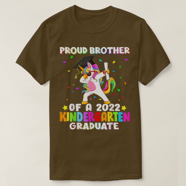 Proud Bruder einer 2022 Kindergarten Graduate Unic T-Shirt (Design vorne)