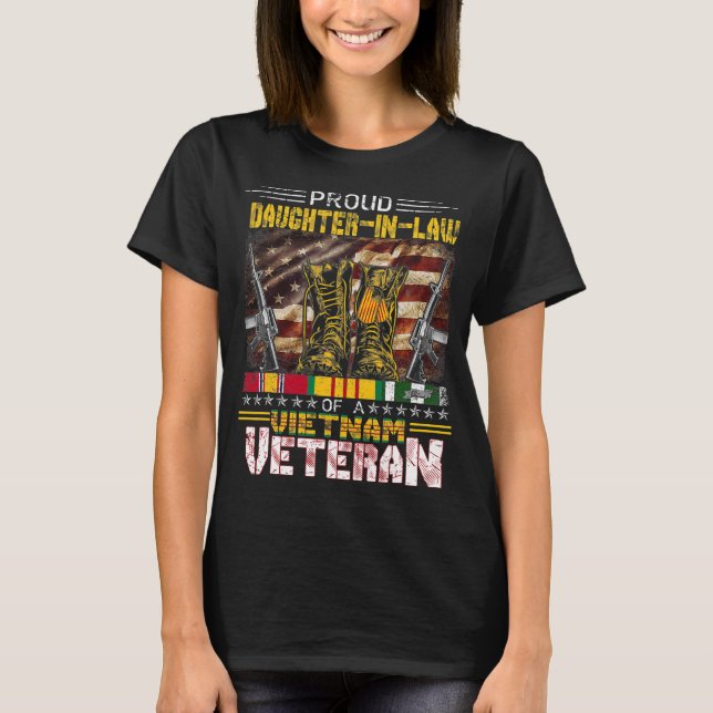 Proud Daughter-In-Law Of A Vietnam Veteran  T-Shirt (Vorderseite)