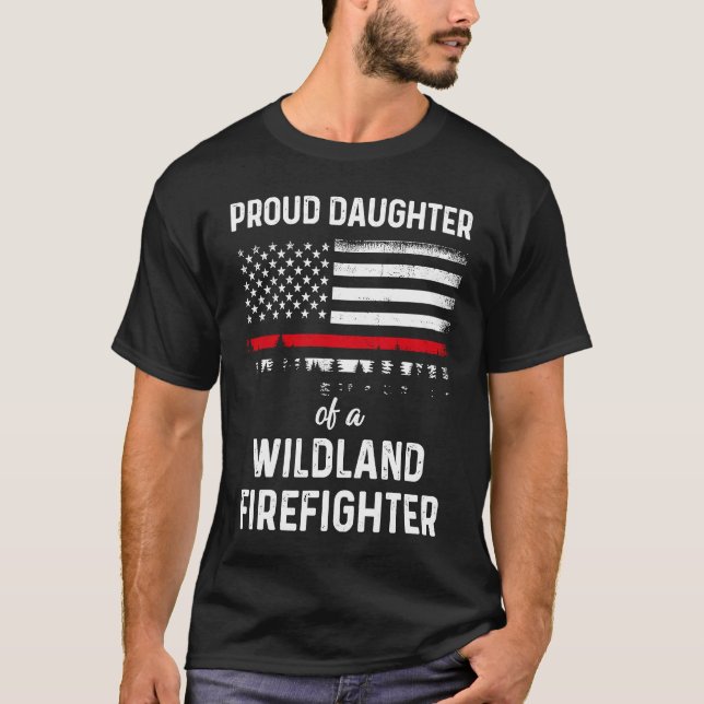 Proud Daughter US Flag Wildland Firefighter T-Shirt (Vorderseite)