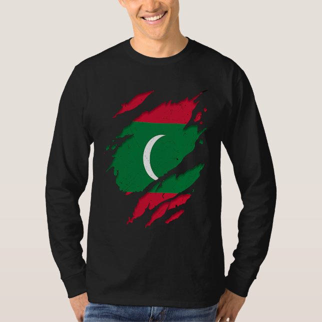 Proud Dhivehin Torn Ripped Maldives Flag T-Shirt (Vorderseite)