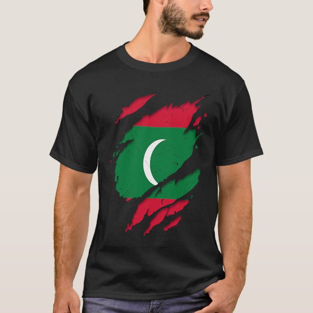 Proud Dhivehin Torn Ripped Maldives Flag T-Shirt (Vorderseite)