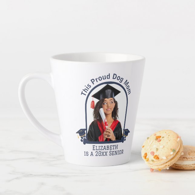 Proud Dog Mum ist ein Senior - Custom Abschluss Milchtasse (Beispiel)