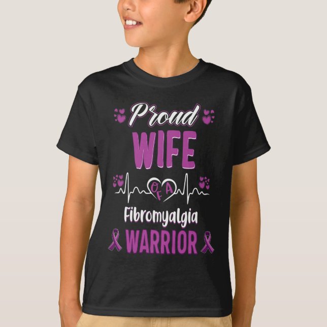 Proud Ehefrau Fibromyalgie Kriegererkennungsband P T-Shirt (Vorderseite)