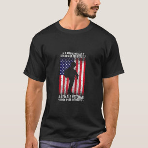 Proud Female Veteran Country bedrückt US-Flagge Ar T-Shirt