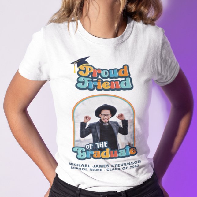 Proud Friend der Graduate Foto Groovy Retro T-Shirt (Von Creator hochgeladen)