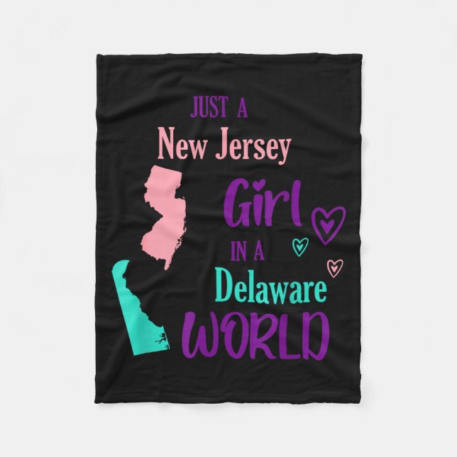 Proud Girl Just A New Jersey Girl In A Delaware Wo Fleecedecke (Vorderseite)