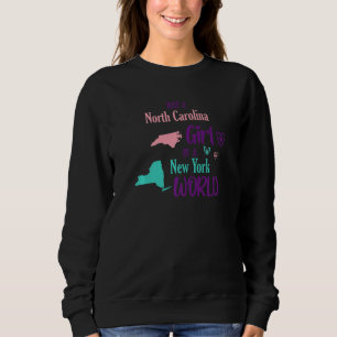 Proud Girl Just a North Carolina Mädchen in einem  Sweatshirt