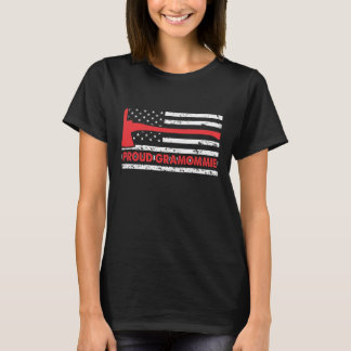 Proud Gramommie mit amerikanischer Flagge und ax T T-Shirt