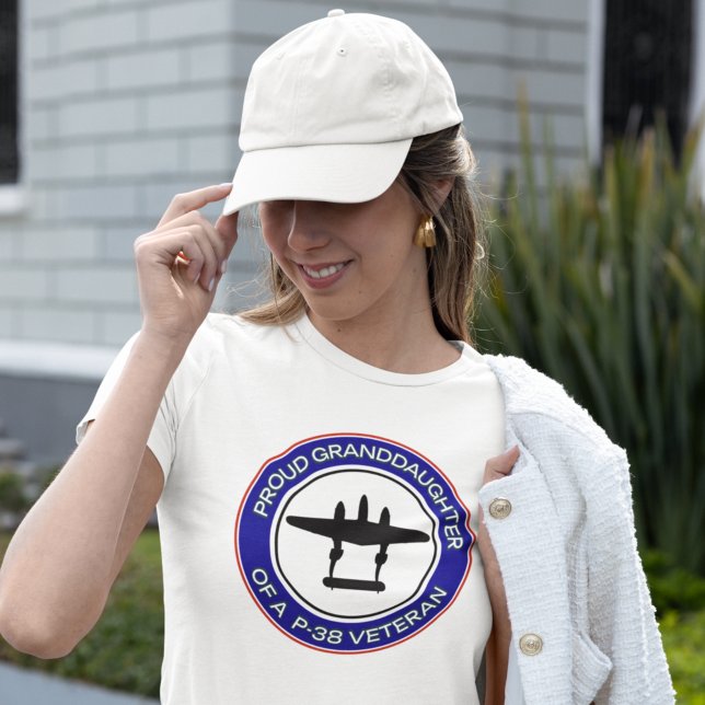 Proud Granddaughter of a P-38 Veteran T-Shirt (Von Creator hochgeladen)