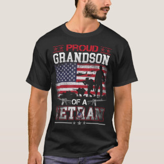 Proud Grandson eines Veteranen unter der US-Flagge T-Shirt