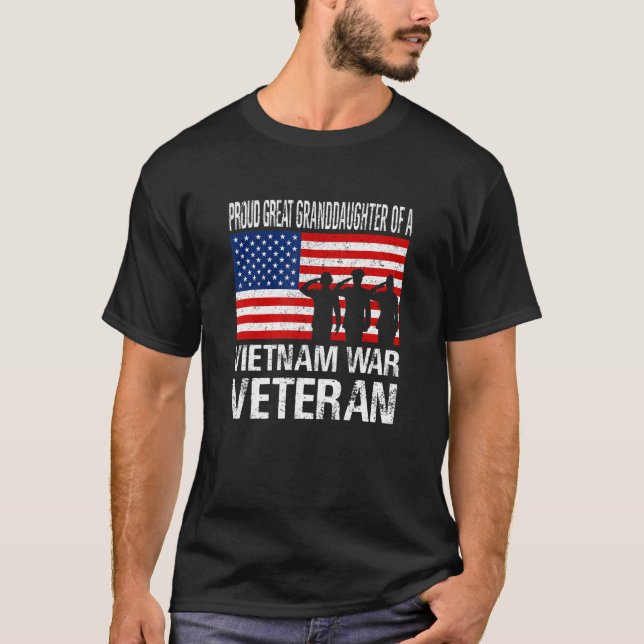 Proud Great Granddaughter of a Vietnam War Veteran T-Shirt (Vorderseite)