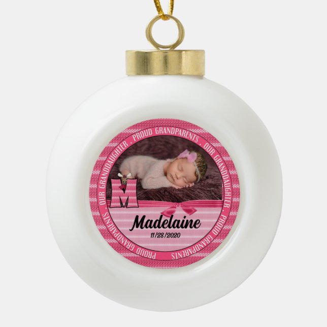 Proud Großeltern Monogram M New Baby Girl Keramik Kugel-Ornament (Vorderseite)