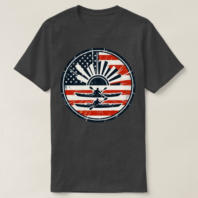Proud Kayaker paddeln durch die Wasserflagge usa 2 T-Shirt (Design vorne)