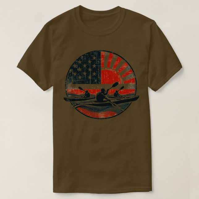 Proud Kayaker paddelt durch eine Flaggenusa T-Shirt (Design vorne)
