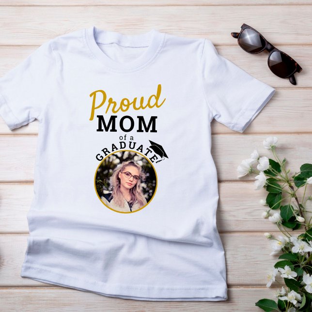 Proud-Mama des Graduation Graduation Cap Foto T-Shirt (Von Creator hochgeladen)