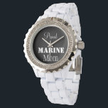 Proud Marine Mama Watch Armbanduhr<br><div class="desc">Herzlichen Glückwunsch, Sie sind eine Marine Mama, Sie haben einen Sohn oder eine Tochter im United Staaten Marine Corps, die das Boot Camp abgeschlossen hat und Sie sind offiziell eine Mutter der Marine. Sie sind patriotisch und Liebe, um über das USMC und das Militär zu prahlen. Also tragen Sie diese...</div>
