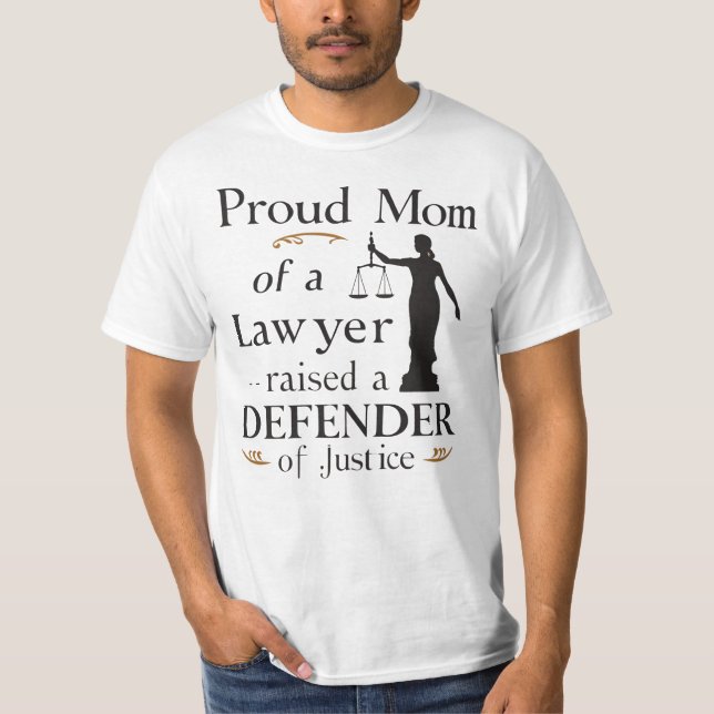 Proud Mom of a Lawyer,Raised a Defender of Justice T-Shirt (Vorderseite)