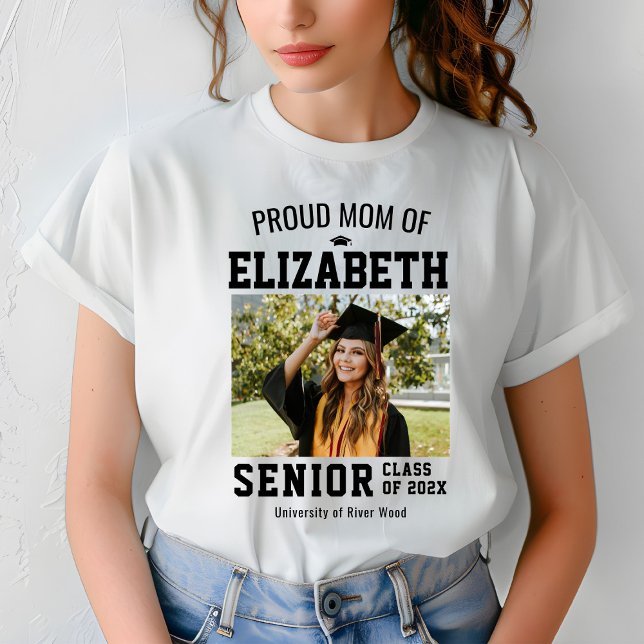 Proud Mom Senior Year Graduate Parent Custom T-Shirt (Von Creator hochgeladen)