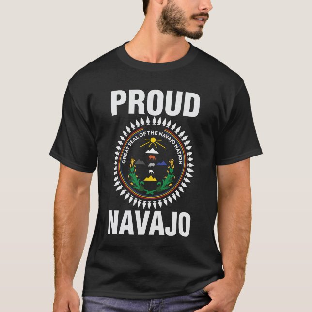 Proud Navajo Nation - großes Siegel des navajo T-Shirt (Vorderseite)