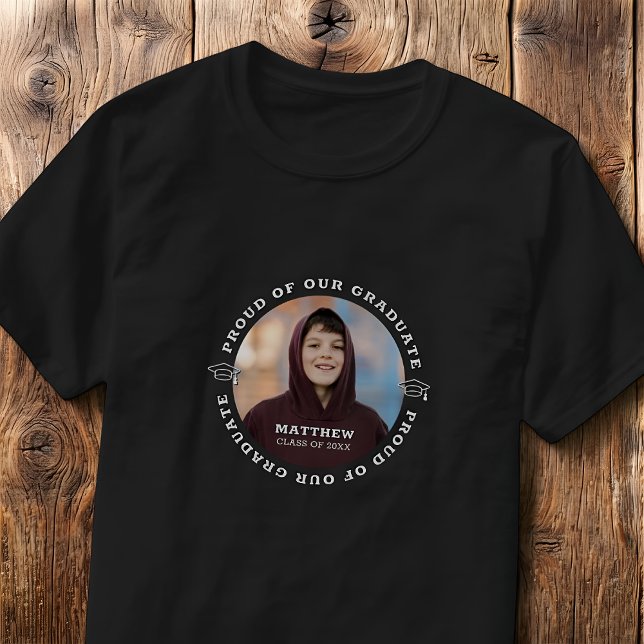Proud of our Graduate 20XX Modern Graduation Photo T-Shirt (Von Creator hochgeladen)
