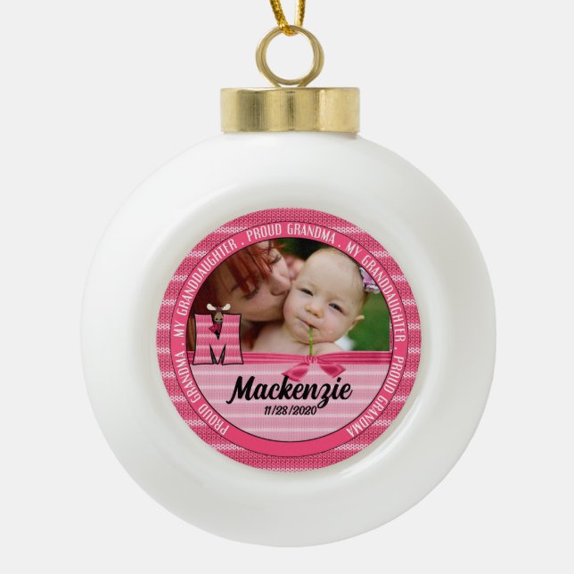 Proud Oma Monogram M New Baby Girl Keramik Kugel-Ornament (Vorderseite)