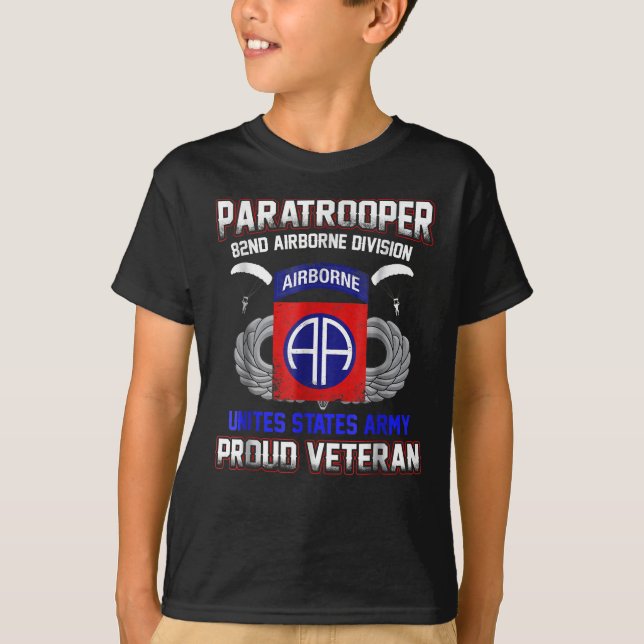  Proud Paratrooper Veteran-82. Im Flugzeug Divisio T-Shirt (Vorderseite)