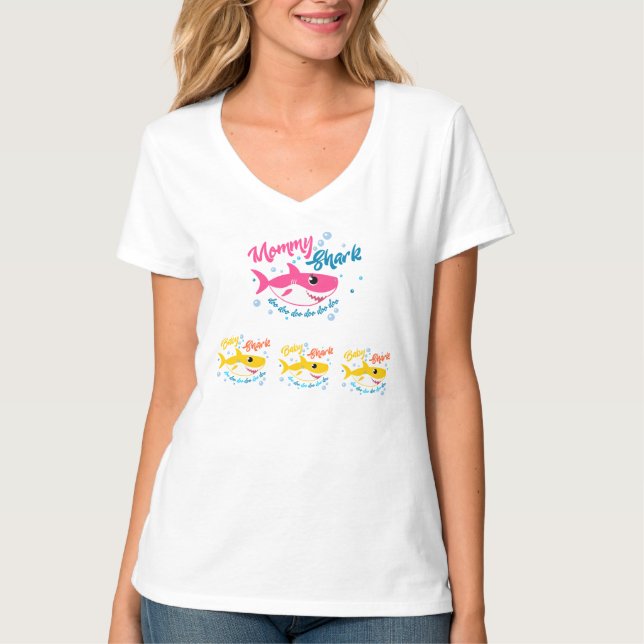Proud Pink Mommy Shark und ihre Gelben Baby Haie T-Shirt (Vorderseite)