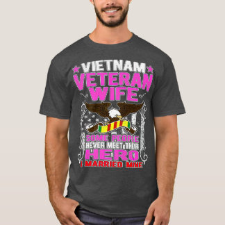 Proud Vietnam Veteran Ehefrau Militär PROUD VIETNA T-Shirt
