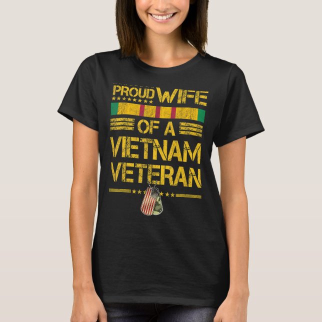 Proud Wife Of A Vietnam Veteran My Husband Is A He T-Shirt (Vorderseite)