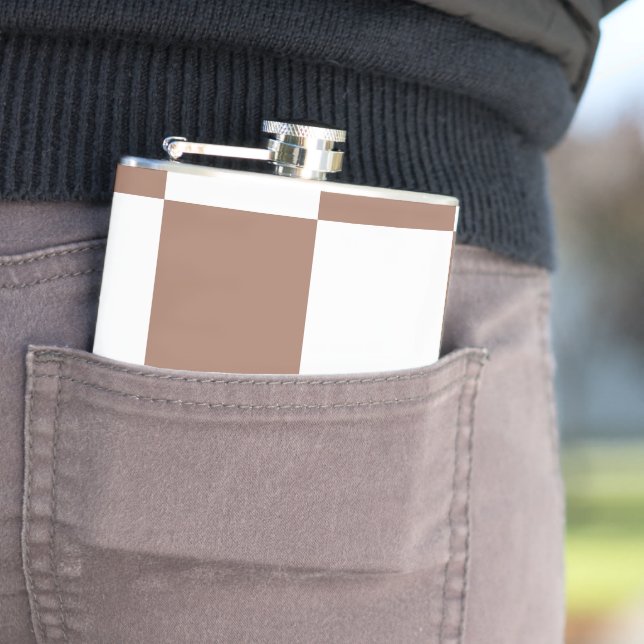 Prüfmuster in Weiß und Mocha Mousse Flachmann (Beispiel)