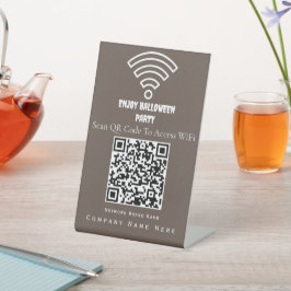 Prüfung des QR-Codes für WiFi, um den leichten Kaf Sockelschild