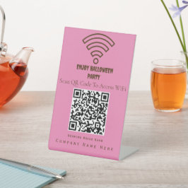 Prüfung des QR-Wifi-Codes zur Verbindung Lila Verb Sockelschild