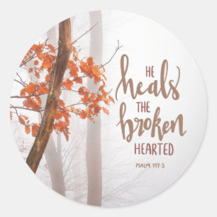 Psalm 147:3 Er heilt den gebrochenen Herzen Runder Aufkleber