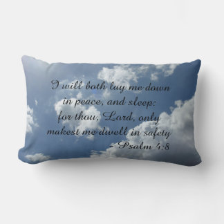 Psalm 4:8 Kissen mit Wolkenhintergrund. Zweisprach