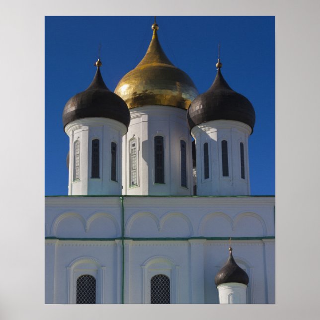 Pskov Kreml und Dreifaltigkeitskirche Poster (Vorne)