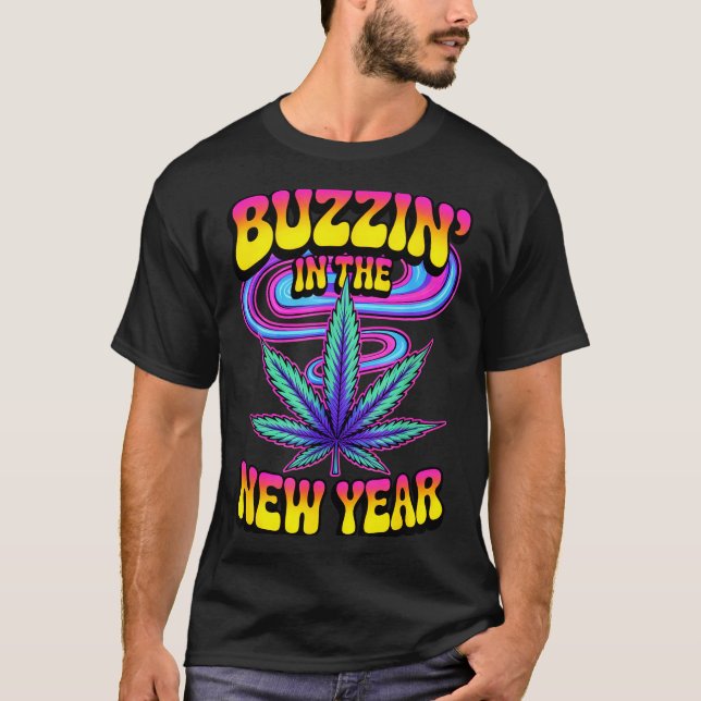 Psychedelic Weed Buzzing In New Year 2026 Funny  T-Shirt (Vorderseite)