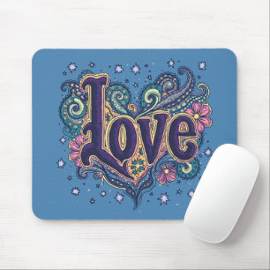 Psychedelische Boho-Liebes-Buchstaben mit floralem Mousepad