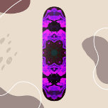 Psychedelische Hippie-Blume Lila Skateboard<br><div class="desc">Dieses psychedelische Kaleidoskop-Design ist lila und schwarz. Lebhafte trippige Visuals für den modernen Hippie oder für jeden,  der helle Farben Liebe!</div>