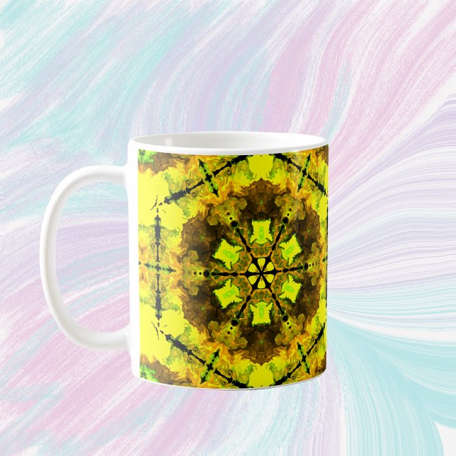 Psychedelische Kaleidoskop-Blume Gelb und Grün Kaffeetasse (Von Creator hochgeladen)